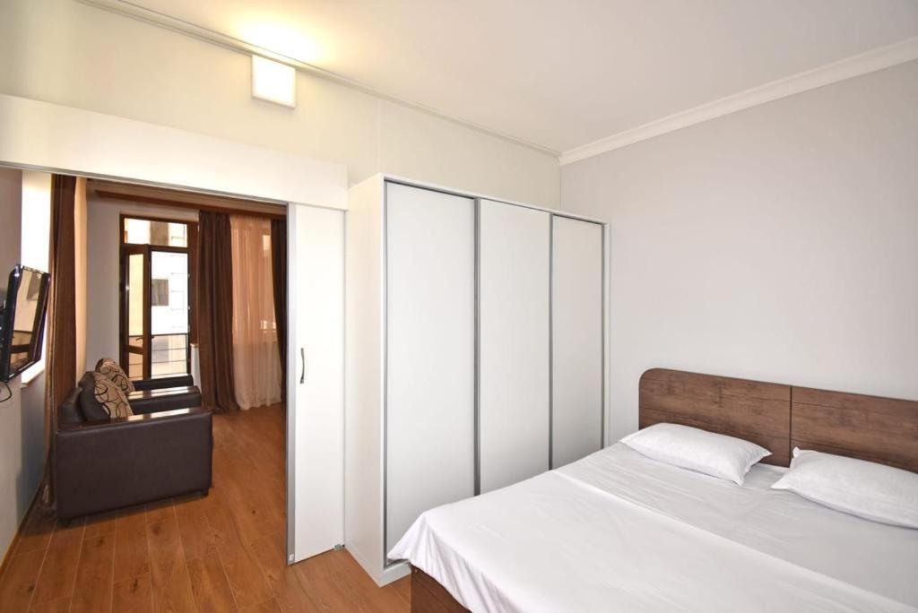74/3New Building In The Center Of The Capital Apartment Erevan Exterior foto