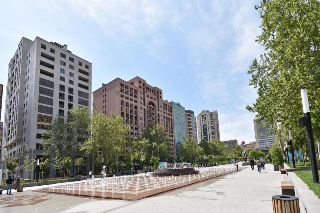 74/3New Building In The Center Of The Capital Apartment Erevan Exterior foto