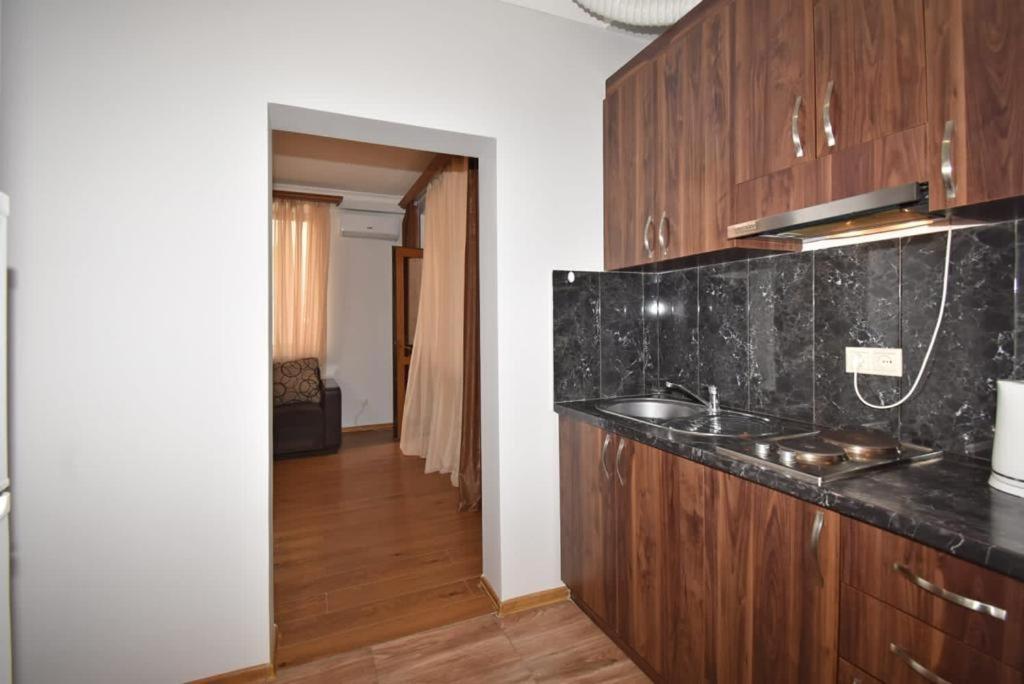 74/3New Building In The Center Of The Capital Apartment Erevan Exterior foto