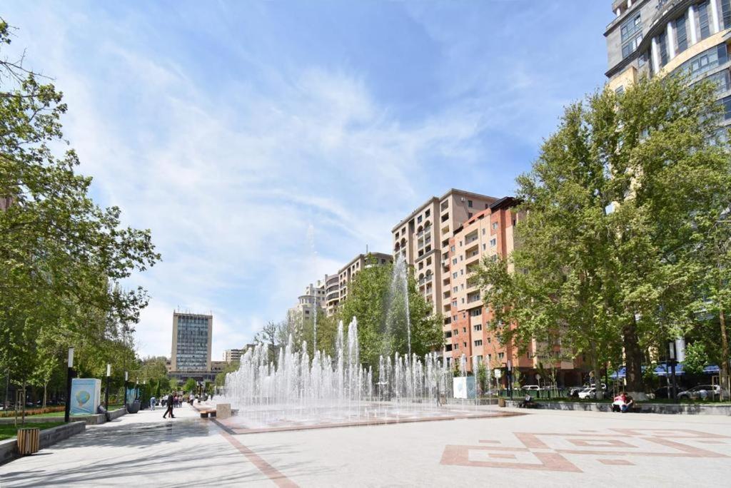 74/3New Building In The Center Of The Capital Apartment Erevan Exterior foto