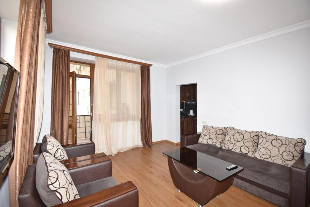 74/3New Building In The Center Of The Capital Apartment Erevan Exterior foto