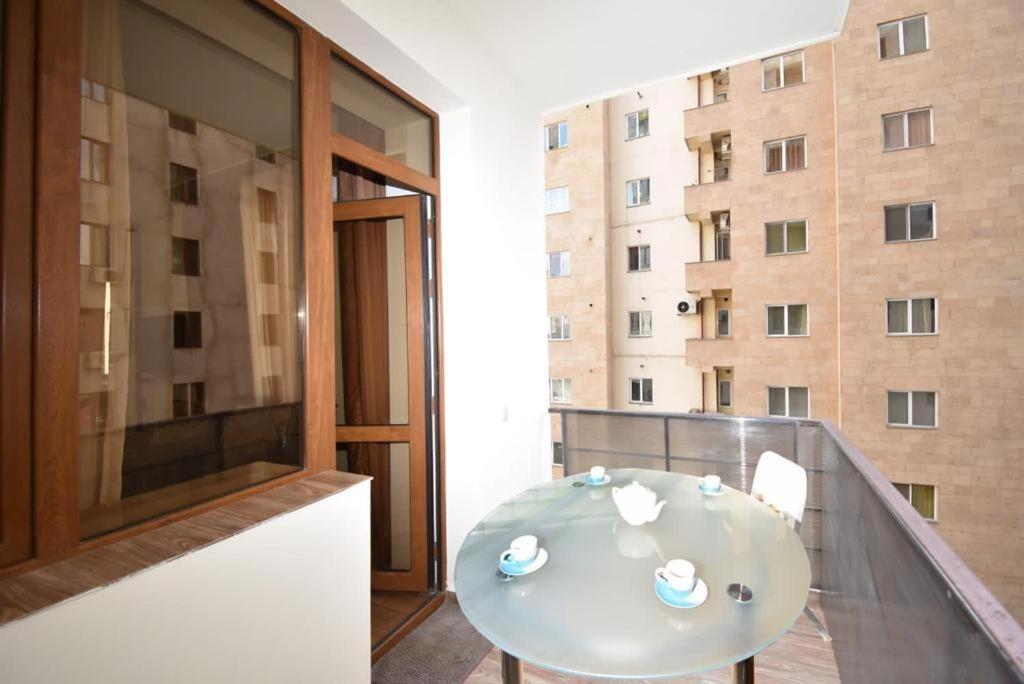 74/3New Building In The Center Of The Capital Apartment Erevan Exterior foto